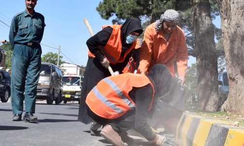 صفایی شهر با اقدام تازه زنان نارنجی پوش