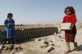 دستهای خاک خورده کودکان رویاهای رنگارنگی میبافد