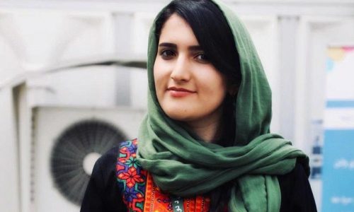 زن افغانستانی و تلاش برای زیبا شدن