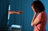 خشونت بر زنان در فضای آن‌لاین