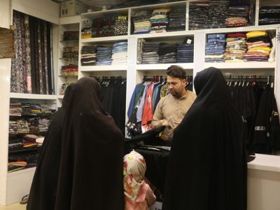 بازار پرجنب و جوش خرید لباس‌های خارجی در هرات