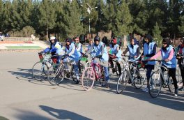 دختران بایسکل‌ران هرات ۳ کیلومتر به حمایت از راه‌لاجور رکاب زدند